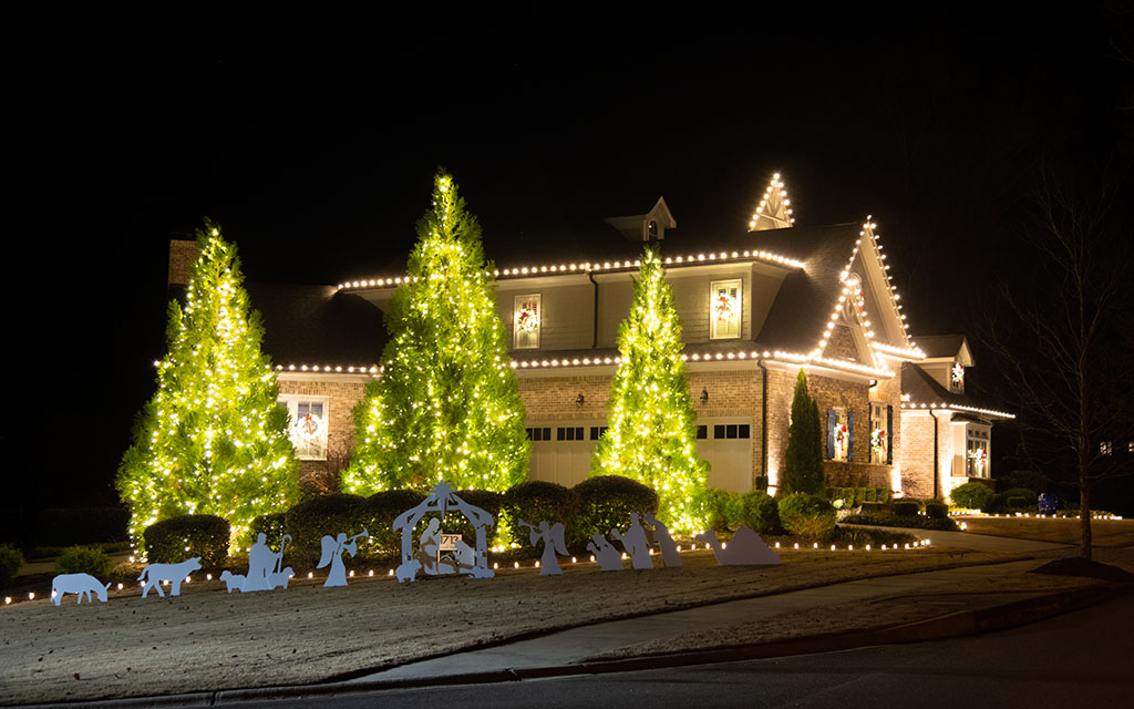 Outdoor Christmas Decorations | Holiday Decorating Company Covington ...
